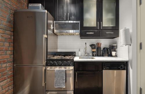 Hell's Kitchen Apartamento | Explore NYC! Cozy 2BR in Prime Location