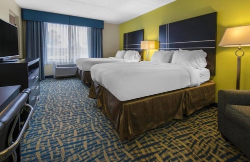 Savannah Casa | Explore Orlando Vineland Premium Outlets! 4 Comfortable Units, Free Parking