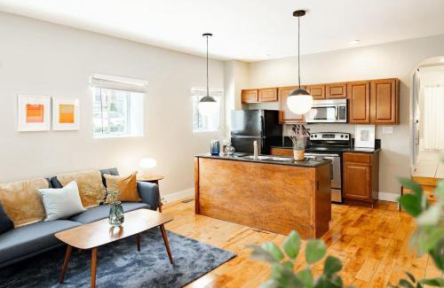 Pendleton Casa | Explore OTR from a Parkside Condo - Walk to ALL