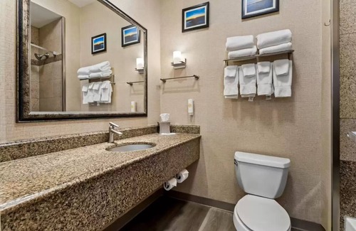 Roswell Hotel | Double the Relaxation – Three Modern Units for Your Roswell Stay! Pool!