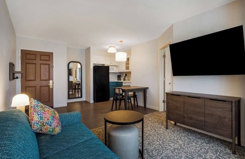 Sorrento Valley Hotel | Explore San Diego's Wonders! Full Kitchen, Free Breakfast, Pool, Pet-friendly!