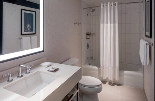 Financial District Casa | Explore San Francisco's Financial District From Our Room !