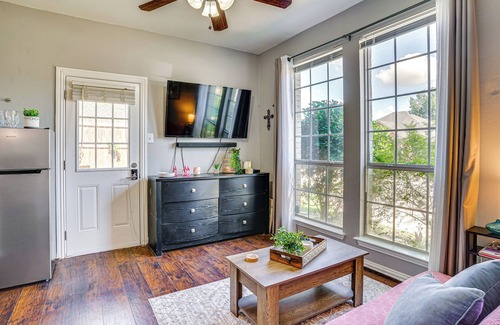 Bedford Apartamento | Explore & Unwind: Charming Bedford Apartment