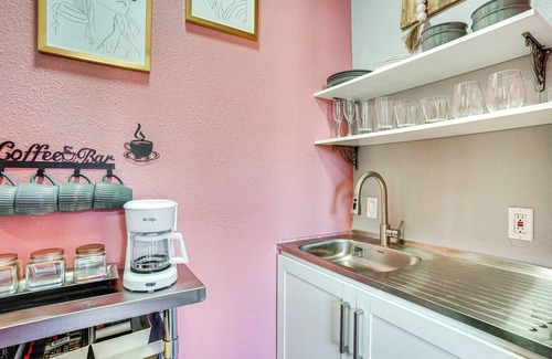 Bedford Apartamento | Explore & Unwind: Charming Bedford Apartment