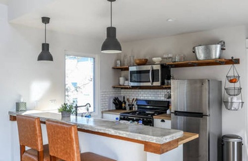 Chestnut Casa | Cerca de bares y restaurantes, UT, el centro y más. Nuevo, cómodo y fantástico