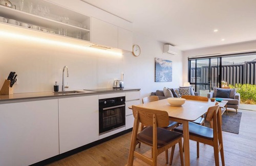 Albert Town Casa | Explore Wanaka - New & Stylish