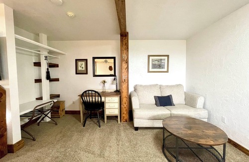 Ahwahnee Cabina | Explorer Suite - Sierra Mountain Lodge Vacation Rentals - Ahwahnee CA