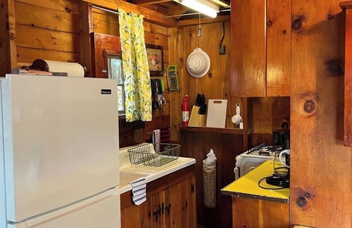 Holderness Cabaña | Exposed Beams - Papa Bear Cottage on Squam Lake