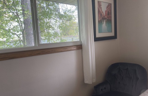 Stevens Point Casa | Express Gateway in Stevens Point with fully enclosed fence for backyard!