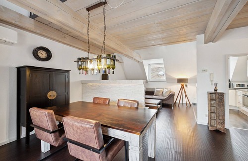 Boeblingen Apartamento | EXQUIS 2.5 BR Maisonette "Jacobsen" I Centro I Aircon I Netflix I Home Office
