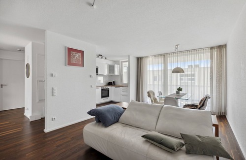 Boeblingen Apartamento | 2 BR Apartamento de Lujo "Rolf Benz" I Netflix I Balcón I Home Office I Centro
