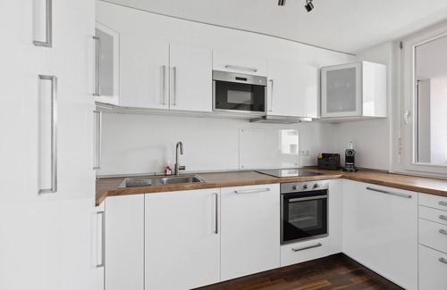 Boeblingen Apartamento | 2 BR Apartamento de Lujo "Rolf Benz" I Netflix I Balcón I Home Office I Centro