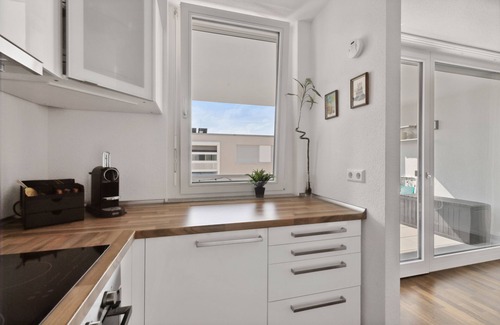 Boeblingen Apartamento | 2 BR Apartamento de Lujo "Rolf Benz" I Netflix I Balcón I Home Office I Centro