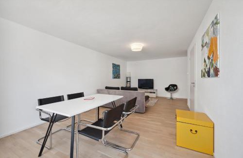 Boeblingen Apartamento | EXQUIS Design 2BR Apartment BAUHAUS I Balkon I Parkplatz I Top-Lage I Mercedes-Benz I Kinderbetten