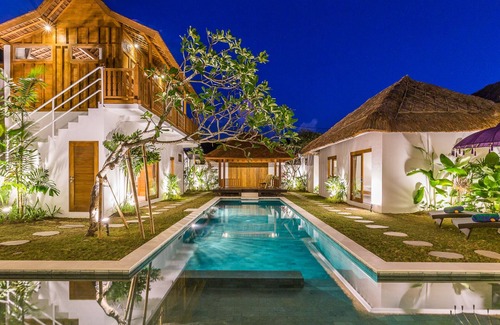 Petitenget Villa | Nueva Exquise Tropical Dream Villa en Oberoi, Seminyak.
