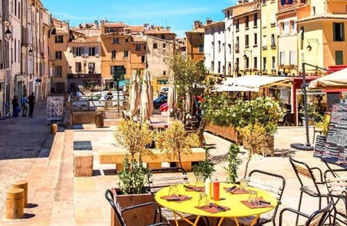 Aix-en-Provence Apartamento | EXQUISITE VILLA WITH ENCHANTING GARDEN, MOMENTS AWAY FROM THE CITY CENTER