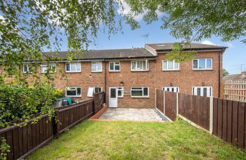 Luton Apartamento | Exquisite 1 bedroom home with free parking