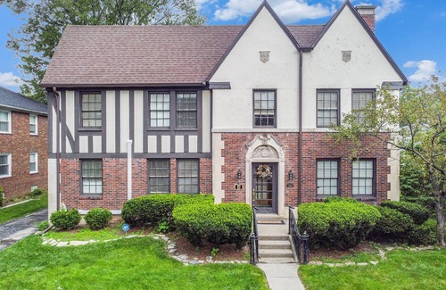Grosse Pointe Casa | Exquisite 1920s Detroit Style Home