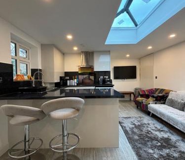 Lacey Green Casa | Exquisite 2 Bedroom Fully Furnished Annex