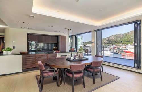 Bergen City Centre Apartamento | Exquisite 2br. apt., impeccable standard, panoramic views of Bergen harbor.