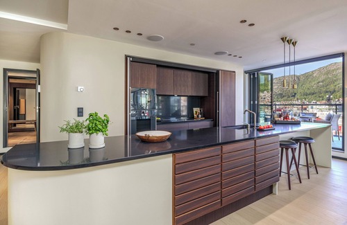 Bergen City Centre Apartamento | Exquisite 2br. apt., impeccable standard, panoramic views of Bergen harbor.