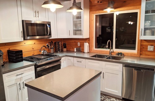Lake Arrowhead Casa | Exquisito Mountain Home zona de Lake con jacuzzi al aire libre bajo las estrellas