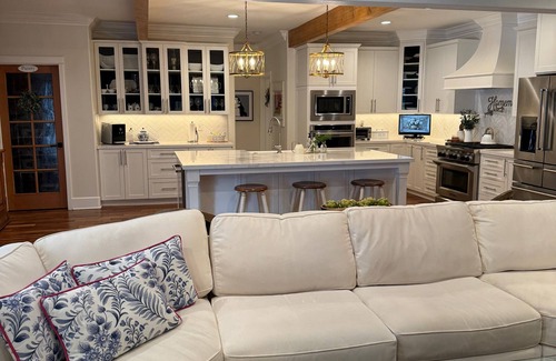 Newhall Casa | Exquisite 3 -Bedroom Home with pool in Tranquil Neighborhood of Newhall SCV