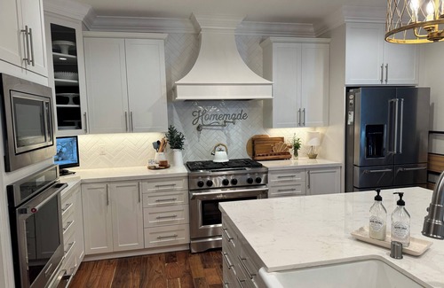 Newhall Casa | Exquisite 3 -Bedroom Home with pool in Tranquil Neighborhood of Newhall SCV