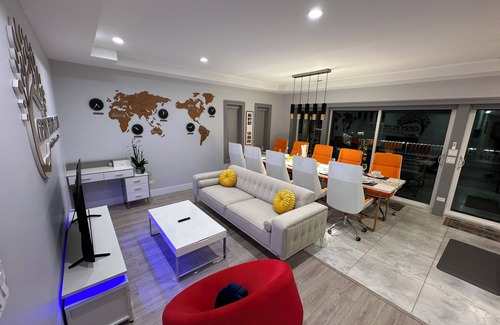 Dunning Apartamento | Exquisite Chicago Modern Rooftop, Sleeps 9