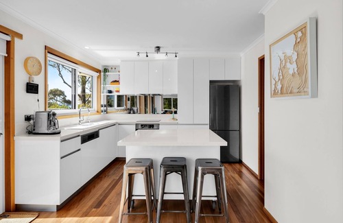 Coningham Casa | Exquisite Coastal Retreat: Waterfront Coningham Oasis near Bruny & Hobart