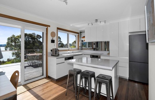 Coningham Casa | Exquisite Coastal Retreat: Waterfront Coningham Oasis near Bruny & Hobart