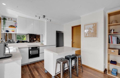 Coningham Casa | Exquisite Coastal Retreat: Waterfront Coningham Oasis near Bruny & Hobart