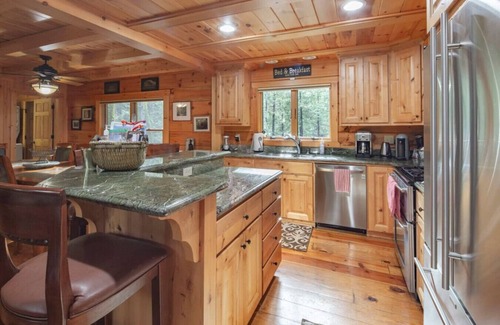 Mono Vista Cabina | Exquisite Custom Log Cabin in the Pines
