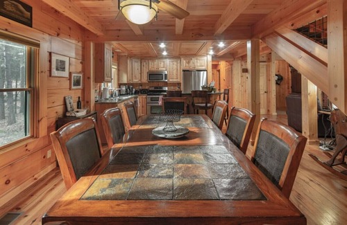 Mono Vista Cabina | Exquisite Custom Log Cabin in the Pines