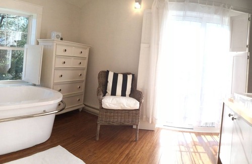 Chester Casa | DISEÑADOR EXQUISITO CHESTER VILLAGE CLASSIC! 5Bdm 2Bath