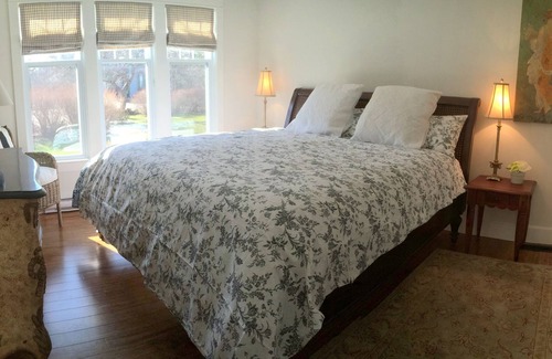 Chester Casa | DISEÑADOR EXQUISITO CHESTER VILLAGE CLASSIC! 5Bdm 2Bath
