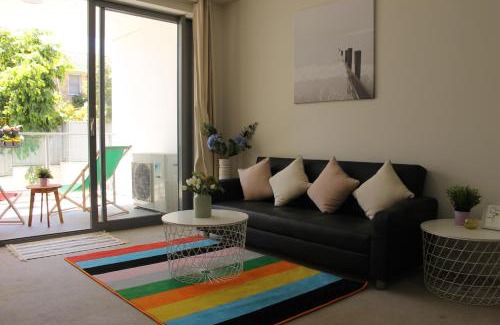 Lane Cove North Apartamento | Exquisite Family Home +Parking, Close to CBD