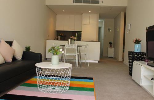 Lane Cove North Apartamento | Exquisite Family Home +Parking, Close to CBD