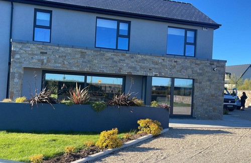 Roscoe Casa | Exquisite Galway City- Luxury Home 2miles from city center