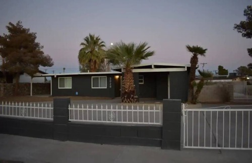 Winchester Casa | Exquisite Home Near Downtown & Iconic Strip - Your Perfect Mid-Term Rental!