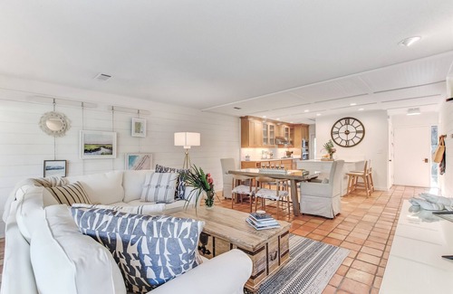 Fernandina Beach Condominio | Exquisite Lagoon Villa Only 8-Minute Walk To Beach!