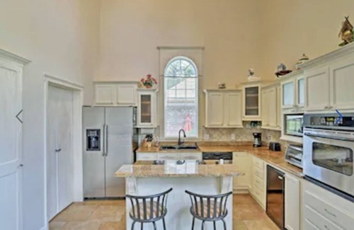 Benton Casa | Exquisito 3 BR Lakefront 2 pisos hermosa casa de Benton con patio!