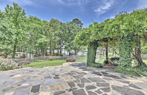 Benton Casa | Exquisito 3 BR Lakefront 2 pisos hermosa casa de Benton con patio!