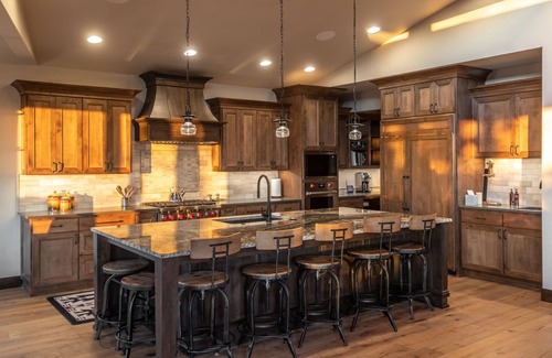 Powell Butte Casa | Exquisite Luxury Home with Panoramic Mountain Views & First-Class Amenities