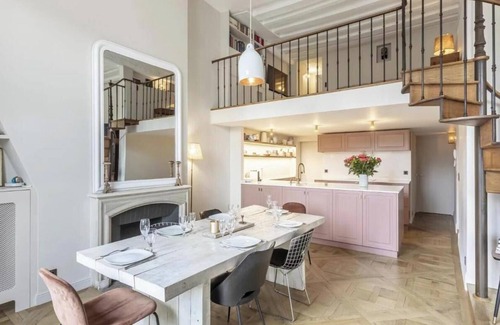 4th Arrondissement Apartamento | Exquisite Marais Abode with Stunning River Views