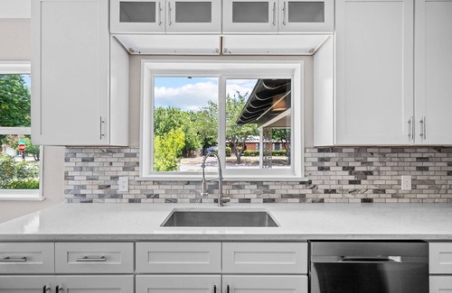 Dallas Casa | Exquisite Mid-Century Modern home- 3Bed2Bath furnished 15 mins from Downtown