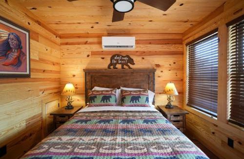 Bridgeport Casa | Exquisite Modern Lux Cabin Hot Tub FirePit Games