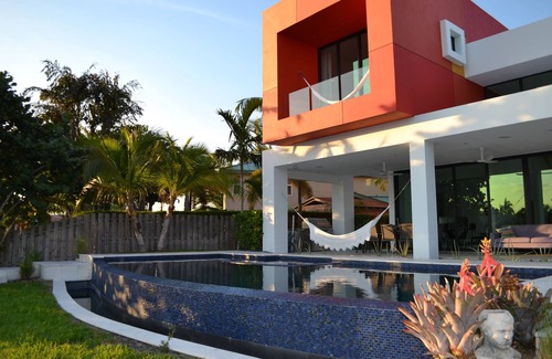 Central Fort Lauderdale Casa | Exquisito Moderno Minimalista Waterfront Personal Resort