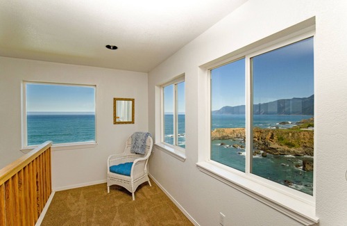 Shelter Cove Condominio | Exquisite Oceanview! by OceanviewHotTubs Tesla Charging Shelter Cove Oceanfront