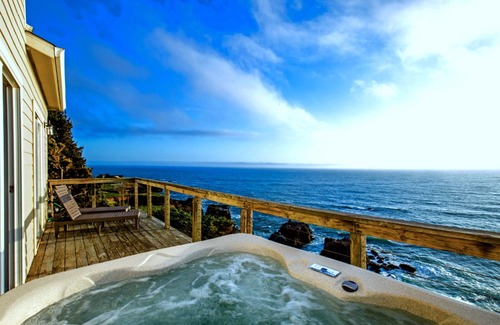 Shelter Cove Condominio | Exquisite Oceanview! by OceanviewHotTubs Tesla Charging Shelter Cove Oceanfront